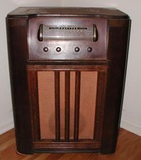 A Truetone console radio