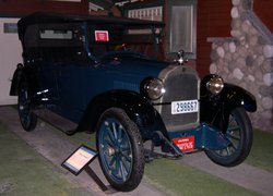 1922 Willys-Knight Model 20 in the Petersen Automotive Museum
